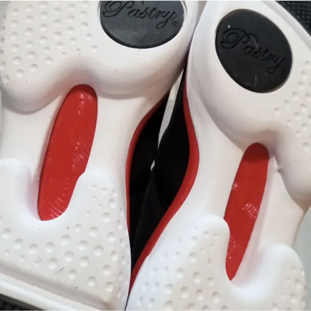 (T-3993) Pastry Phoenix Sneaker Sz 7